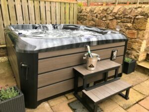 Bamburgh pet friendly hot tub cottage