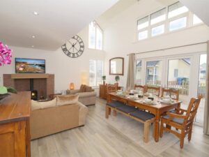 Beadnell pet friendly hot tub cottage