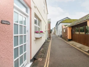 Shaldon beachfront cottage sea views sleeps 6