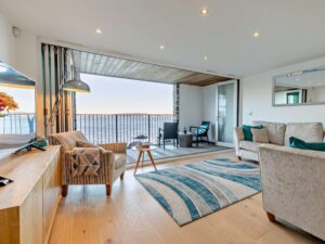 Cawsand beachfront luxury sleeps 6