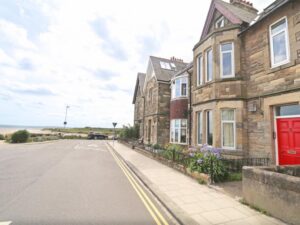 Alnmouth beachfront apartment sleeps 8