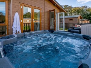 Bridlington hot tub lodge sleeps 4