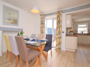 Brixham pet friendly cottage sleeps 6