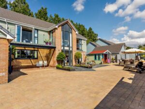 Braunton pet friendly hot tub lodge sleeps 8