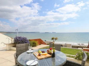 Weymouth pet friendly beachfront sleeps 4