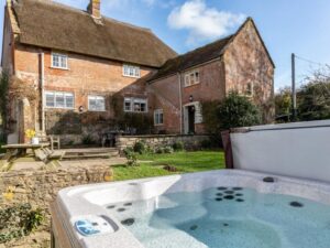 Bridport large hot tub cottage sleeps 10