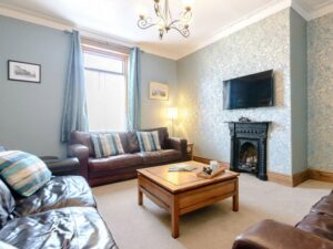 Tynemouth pet friendly cottage sleeps 10