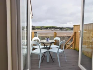 Appledore family friendly cottage sleeps 6