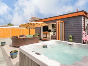 Luxury hot tub lodge with pets welcome