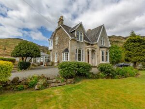 Scottish hot tub holiday home sleeps 9