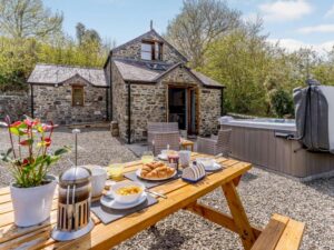 Aberaeron pet friendly hot tub cottage sleeps 4