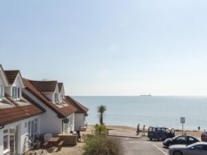 Weymouth beachside cottage sleeps 4