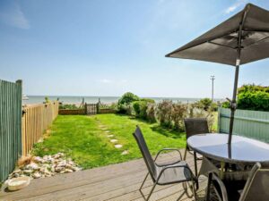 Pevensey Bay dog friendly beach apartment