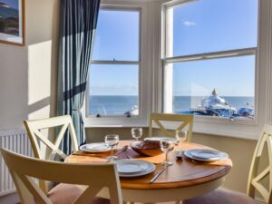 Eastbourne sea view apartment sleeps 4