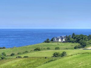 Coldingham Bay seafront cottage sleeps 8