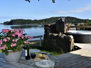 Poolewe hot tub lodge for couples