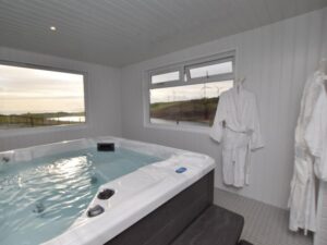 Ayrshire hot tub cottage sleeps 4