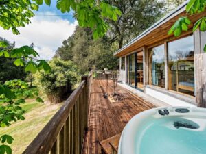 Barnstaple pet friendly hot tub cottage