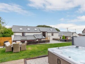 Newquay pet friendly hot tub lodge