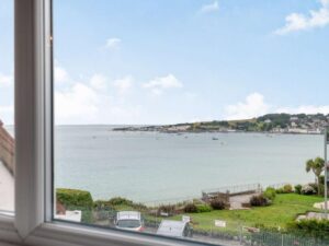 Swanage beachside apartment sleeps 6