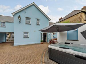 Combe Martin hot tub cottage sleeps 8