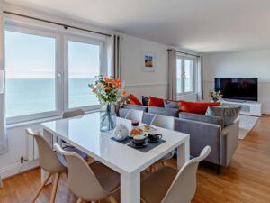 Ilfracombe seafront penthouse sleeps 6