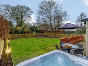 Dunwich bungalow with hot tub