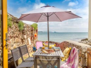 Cawsand cottage direct beach access