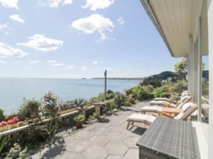 Seafront luxury house sleeps 5