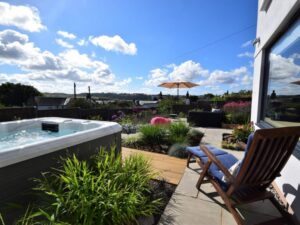 Appledore luxury pet friendly hot tub cottage