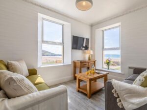 Croyde beachfront apartment sleeps 6