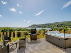 Dunoon beachfront hot tub cottage sleeps 18