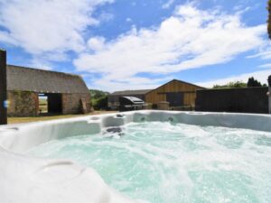 St Lawrence dog friendly hot tub cottage