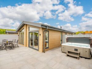 Auchenmalg hot tub lodge sleeps 4