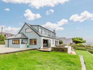 Cornish dog friendly beach house sleeps 8