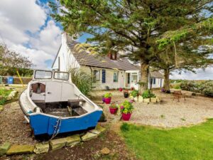 Cottage with conservatory and hot tub