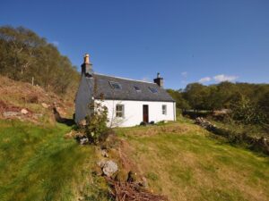 Secluded coastal cottage sleeps 4