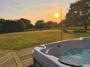 One bedroom holiday home with a hot tub