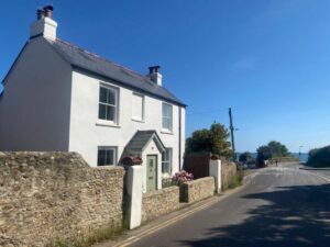 Cottage near beach and coastal path