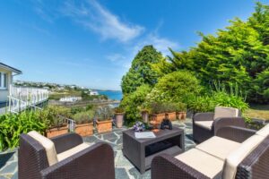 Coastal bolthole with sea views sleeps 6