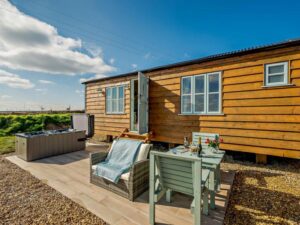 Dog friendly sheperds hut with hot tub