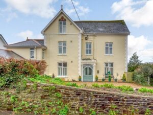 Bideford large luxury cottage with hot tub