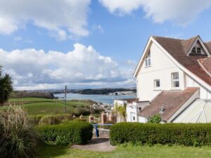 Devon large luxury cottage with hot tub