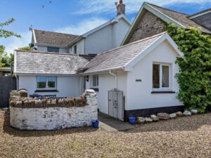 Combe Martin cottage with shared pool