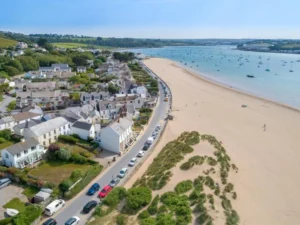 Instow beachfront pet friendly cottage