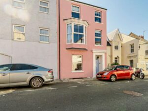 Tenby pet friendly beach house sleeps 8