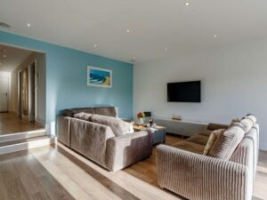 Newquay large pet friendly sleeps 8