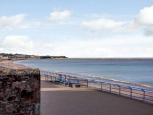 Seafront apartment with views and parking