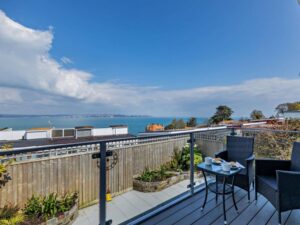 Bungalow with sea views sleeps 6