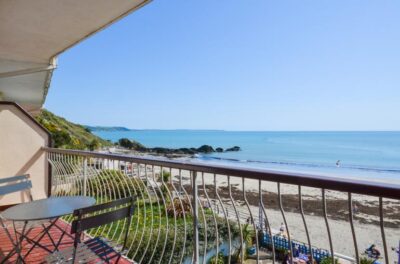 Beachfront apartment for four with parking